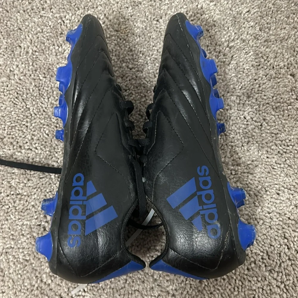 Adidas kids, soccer cleats size 6 - Picture 6 of 8